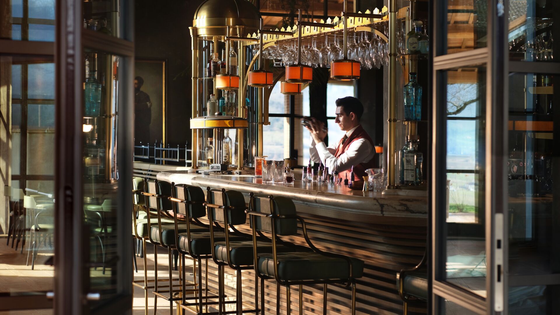 01 image scale full bars desktop