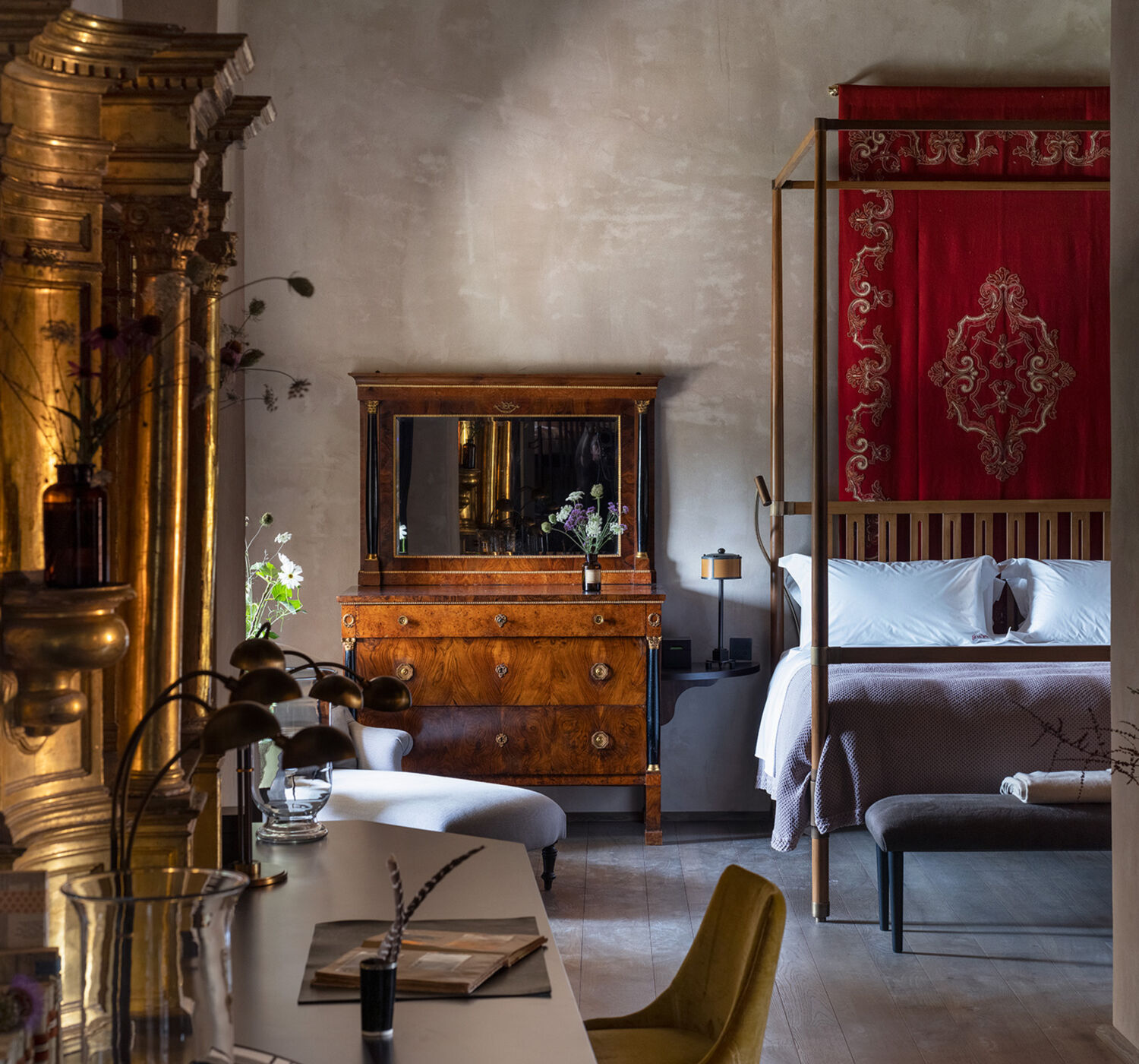 01 image text overlay square rooms desktop ok