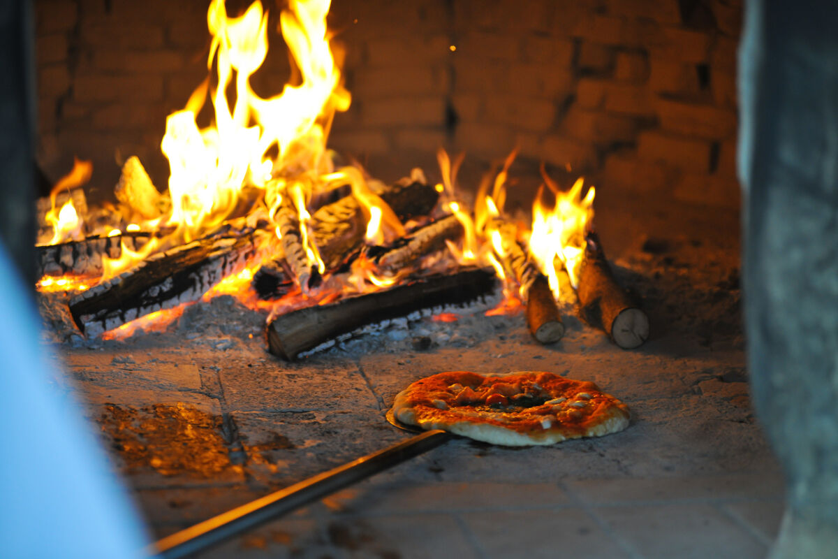 03 gallery houses stay longer march