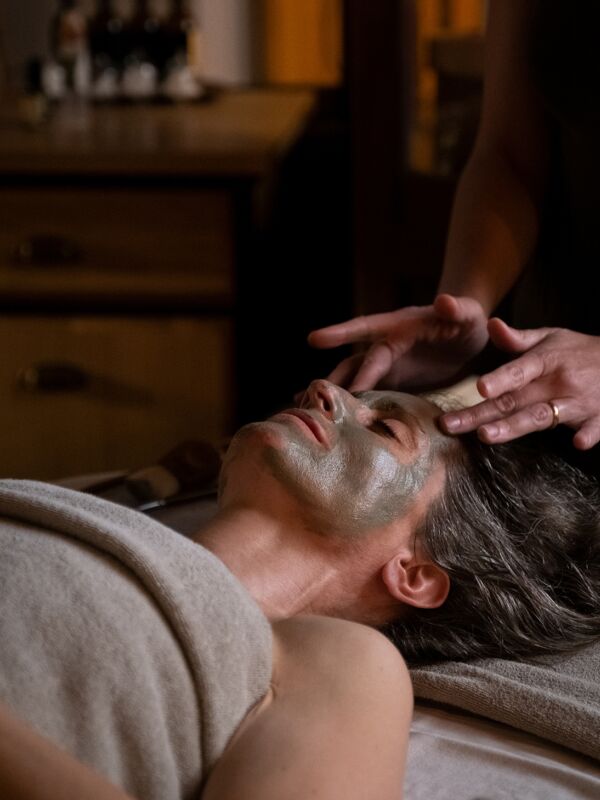 03 parallax media small bathhouse